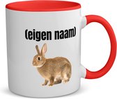Akyol - konijn met eigen naam koffiemok - theemok - rood - Konijn - konijnen liefhebbers - mok met eigen naam - iemand die houdt van konijnen - verjaardag - cadeau - kado - 350 ML inhoud