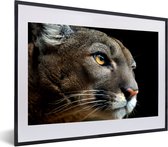 Photo encadrée - Puma sur fond noir cadre photo noir avec passe partout blanc 40x60 60x40 cm - Affiche encadrée (Décoration murale salon / chambre)