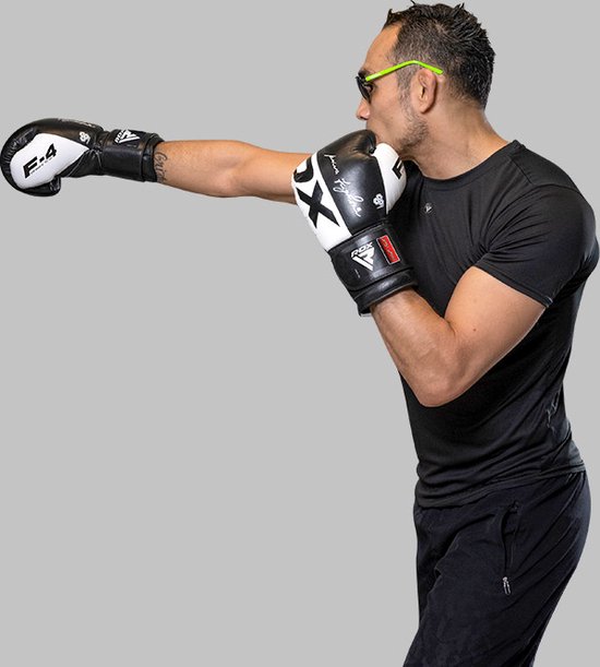 Gants d'entraînement de style Muay Thai UFC