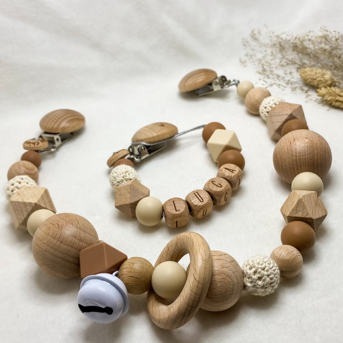 Goedkoopste Baby Chique Uden | Speenkoord met naam en Wagenspanner | Crème Bruin | Kraamcadeau | Babyshower | Babygym | Baby born | Gepersonaliseerd
