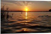 PVC Schuimplaat - Zonsondergang bij Kalm Meer - 90x60 cm Foto op PVC Schuimplaat (Met Ophangsysteem)