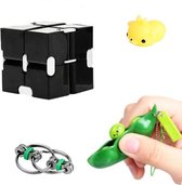 Fidget toys pakket onder de 15 euro - onder 20 euro - fidgets set - cube zwart - friemelkubus - pea popper - ring - squishy - 4 stuks