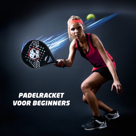 Padelracket voor beginners met een vrouw in sportkleding die het racket vastheeft.