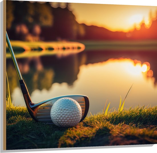 Hout - Golf - Golfbal - Golfclub - Zonsondergang - Gras - Water - 100x100 cm - 9 mm dik - Foto op Hout (Met Ophangsysteem)