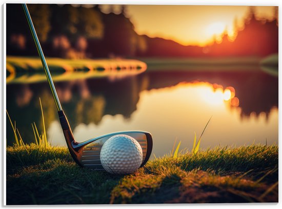 PVC Schuimplaat- Golf - Golfbal - Golfclub - Zonsondergang - Gras - Water - 40x30 cm Foto op PVC Schuimplaat