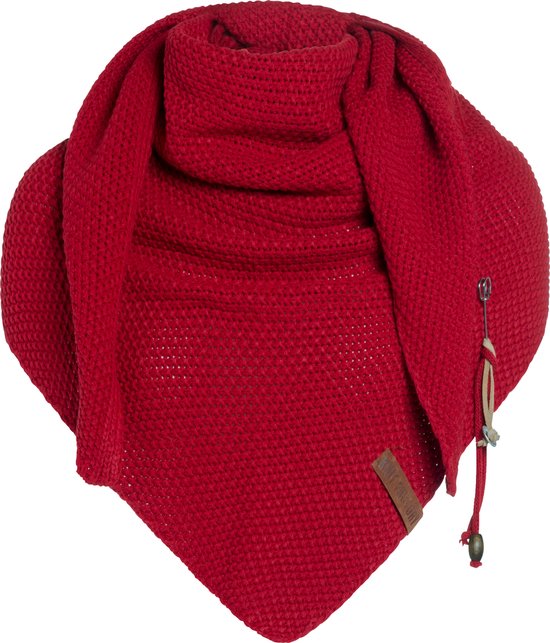 Knit Factory Coco Gebreide Omslagdoek Bright Red - Driehoek Sjaal Dames - XXL sjaal - Rood - 190x85 cm - Inclusief sierspeld