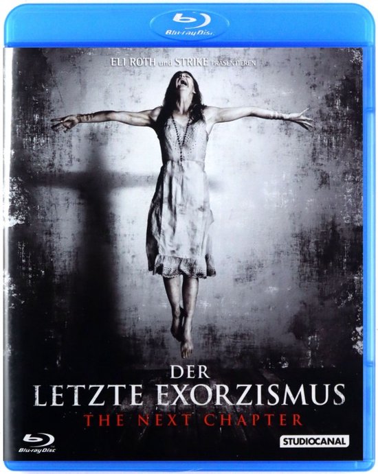 Een vrouw in een wit jurkje zweeft met haar armen gespreid en schreeuwt met haar mond open in "DER LETZTE EXORZISMUS THE NEXT CHAPTER".