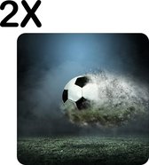 BWK Flexibele Placemat - Ontploffende Voetbal boven het Gras - Set van 2 Placemats - 40x40 cm - PVC Doek - Afneembaar