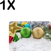 BWK Stevige Placemat - Kerstballen in de Sneew - Kerstsfeer - Set van 1 Placemats - 35x25 cm - 1 mm dik Polystyreen - Afneembaar