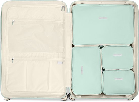 Koffer met mintgroene packing cubes en beige vakken.