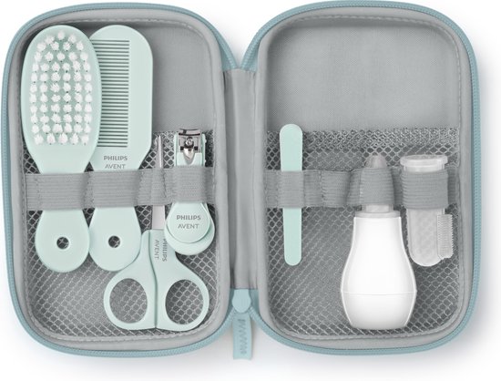 Mintgroene babyverzorgingsset, open, met borstel, kam, schaar, nagelknipper, nagelvijl, neusaspirator en vingerborstel.