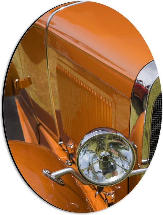 Dibond Ovaal - Spiegels van Gele Oude Auto - 30x40 cm Foto op Ovaal (Met Ophangsysteem)