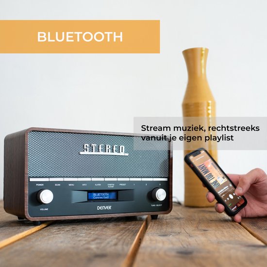 Denver retro radio met houten frame, "BLUETOOTH" logo, "Stream muziek, rechtstreeks vanuit je eigen playlist".