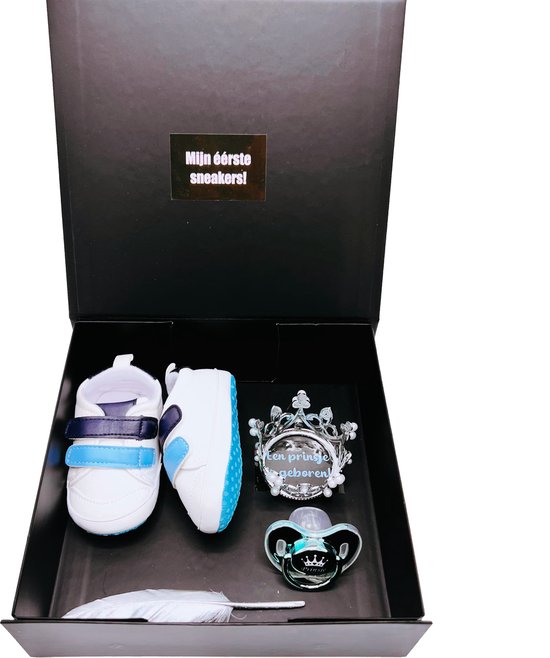 Kraamcadeau - eerste sneakerbox blauw - speen - baby sneakers - kraamkade jongen - rechtstreeks versturen ook mogelijk van BamBam — afbeelding 2