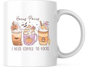 Halloween Mok met tekst: Hocus Pocus I Need Coffee To Focus | Halloween Decoratie | Grappige Cadeaus | Grappige mok | Koffiemok | Koffiebeker | Theemok | Theebeker