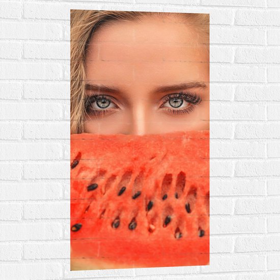 Muursticker - Watermeloen - Pitten - Ogen - Gezicht - Meisje - 50x100 cm Foto op Muursticker