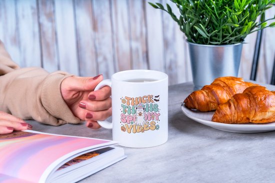 Tasse d'Halloween avec texte : Cuisses épaisses Spooky Vibes | Décoration d'Halloween | Cadeaux drôles | Mug drôle | Tasse de café | Gobelet à café | Tasse à thé | Tasse de thé
