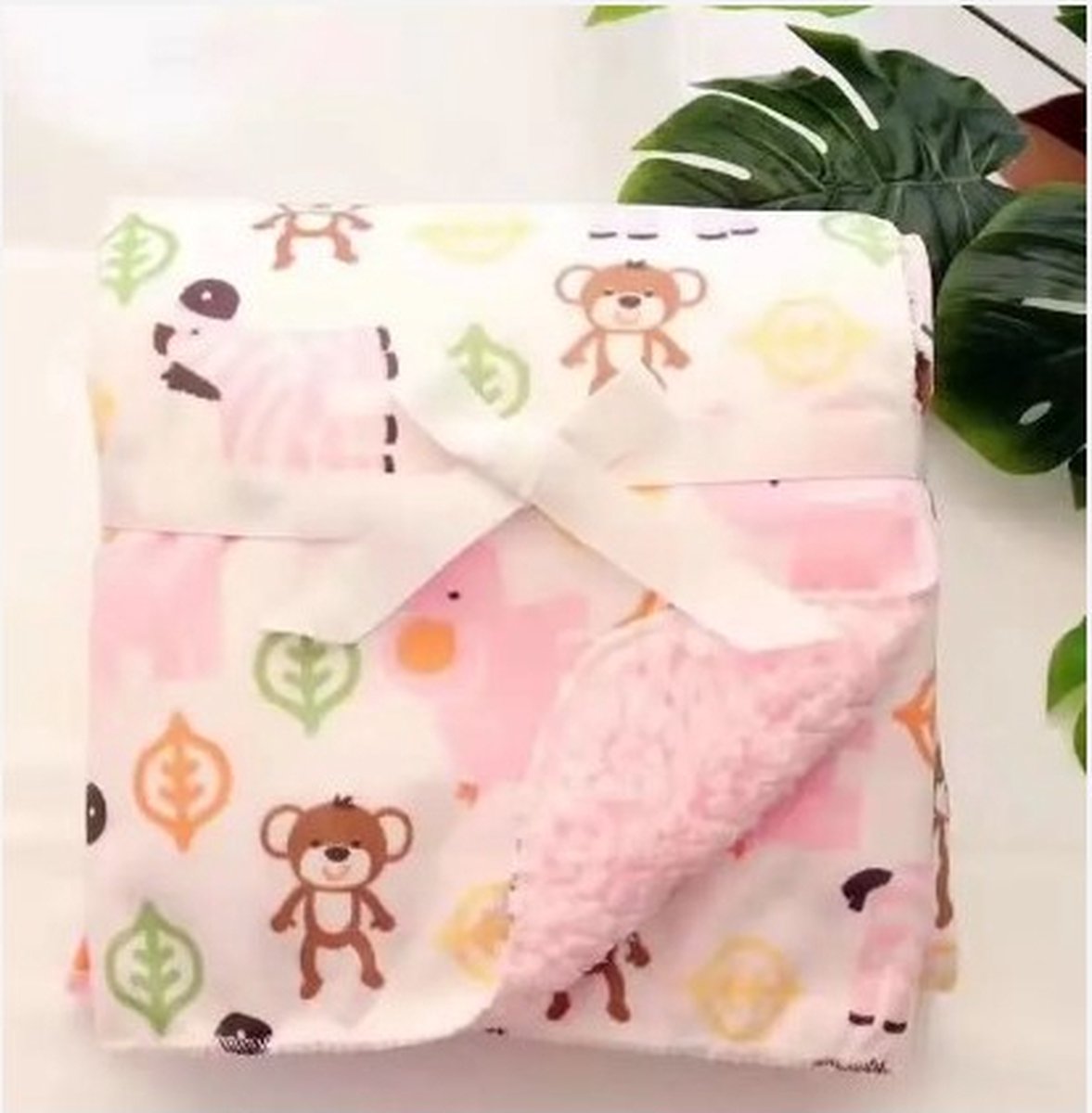 O.T. Trends Babydeken Ledikant Baby Omslagdoek - Zacht gevoerd - 100 x 75 Centimeter roze met dieren patroon