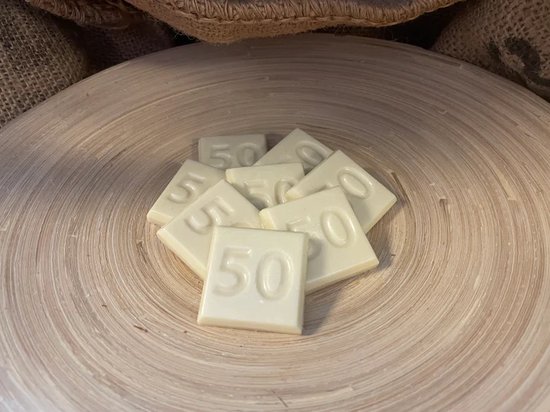 Chocolade cijfers - 50 - Mix, Melk, Wit & Puur chocolade - 32 stuks - Verjaardag cadeau - 50 jaar