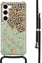 Hoesje met koord - Geschikt voor Samsung Galaxy S23 - Luipaard bloemen print - Verstelbaar zwart koord - Crossbody - Bloemen - Transparant, Multi - Leuke Telefoonhoesjes