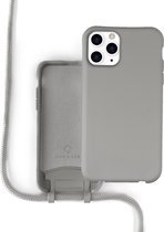 Coverzs Silicone case met koord - Telefoonhoesje met koord - Backcover hoesje met koord - touwtje - geschikt voor Apple iPhone 11 Pro Max - grijs