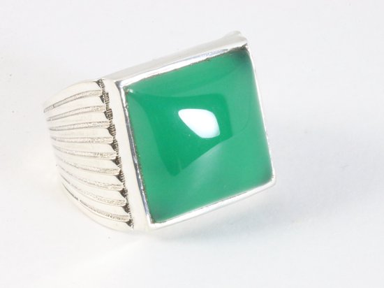 Bewerkte zilveren ring met groene onyx - maat 18.5