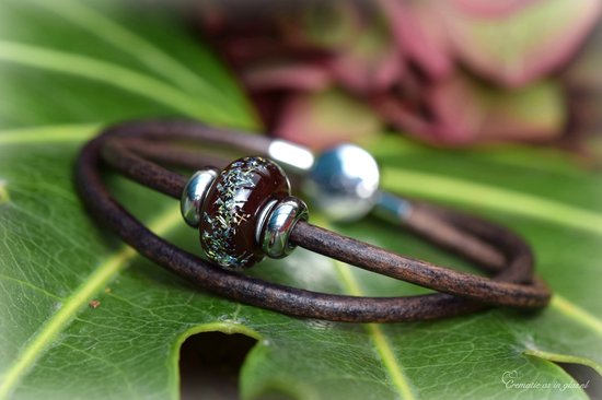Urn-Herinnerings lederen vintage Brown armband met crematie-as glasbedel Sparkle Brown en rvs stoppers- crematie-as wordt vast in glas verwerkt- Armband wordt voor u op maat gemaakt-herinneringssieraad-assieraad-sieraad-armband-rvs kliksluting