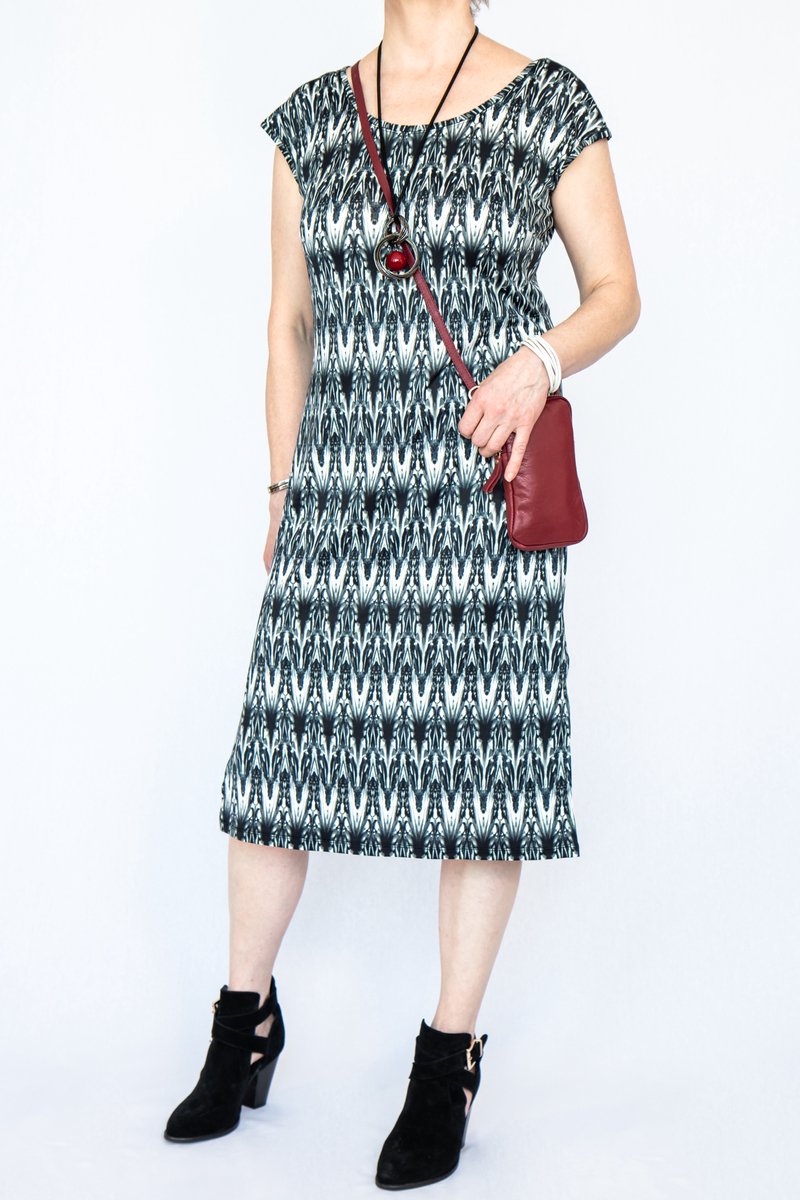 Zwart-witte elegante jurk met motief - XL/42
