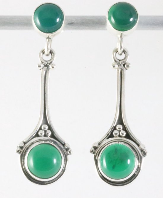 Bewerkte zilveren oorstekers met jade