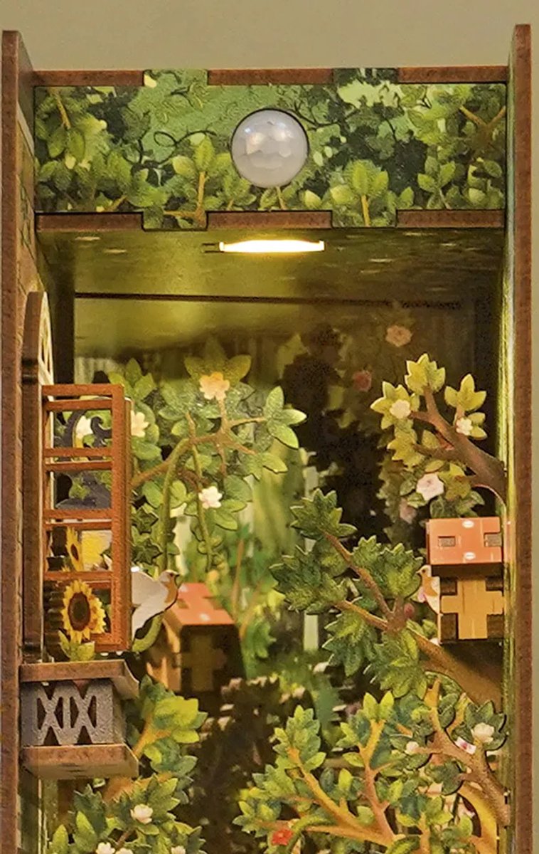 Tonecheer The Secret Garden Book Nook Bouwpakket - Modelbouw - 18,2 x 8 x 24,5 cm - Houten 3D Puzzel - Boekensteun - LED-licht - Bewegingssensor Licht - Boekenhouder — afbeelding 12