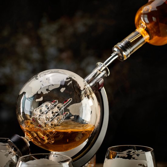 Whisiskey Whiskey Karaf - Wereldbol - Whisky Karaf Set - Whiskey Set - 0,9 L - Decanteer Karaf - Incl. 4 RVS Whiskey Stones, Schenktuit en 4 Whiskey Glazen - Peaky Blinders - Cadeau - Whisiskey