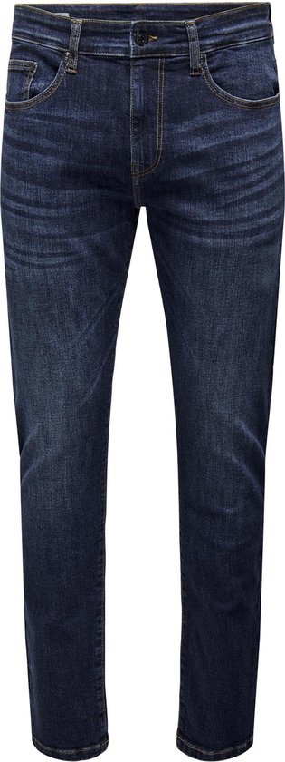 Donkerblauwe jeans met lichte wassing en stiksels.