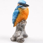 Farmwood Huis/tuin deco vogel beeldje - ijsvogel - op boomstronk - polystone - 7 x 11 cm