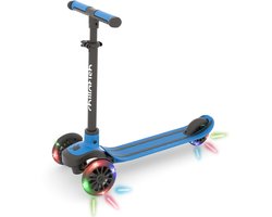 Chillafish Kinderstep 3 Jaar met drie LED wielen - Blauw - Lichtgewicht Glow step jongens en meisjes met afneembaar stuur en voetrem - Aanpasbaar in hoogte - Leun-om-te-sturen - Extra grip handgrepen - Geen batterijen nodig - Model Scotti Glow 3