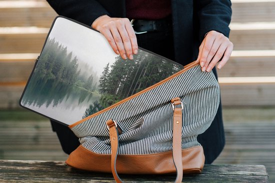 Laptophoes 13 inch - Bergen - Meer - Bos - Laptop sleeve - Binnenmaat 32x22,5 cm - Zwarte achterkant