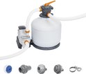 Zandfilterpomp met tank en pomp, plus aparte accessoires onderaan: koppelingen, filters en klem.