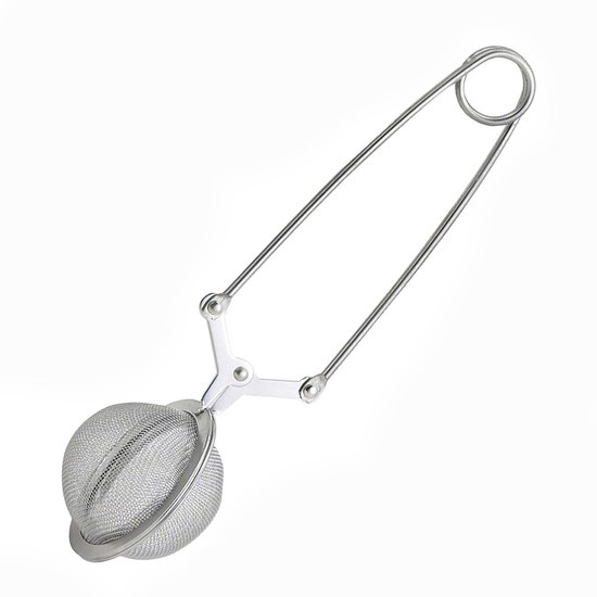 Zilverkleurig metalen theezeefje met een balvormige zeef en lange steel met knijper.