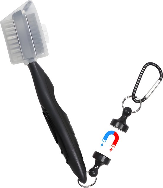Zwarte golfclubborstel met een beschermkap en een magnetische sluiting met karabijnhaak.