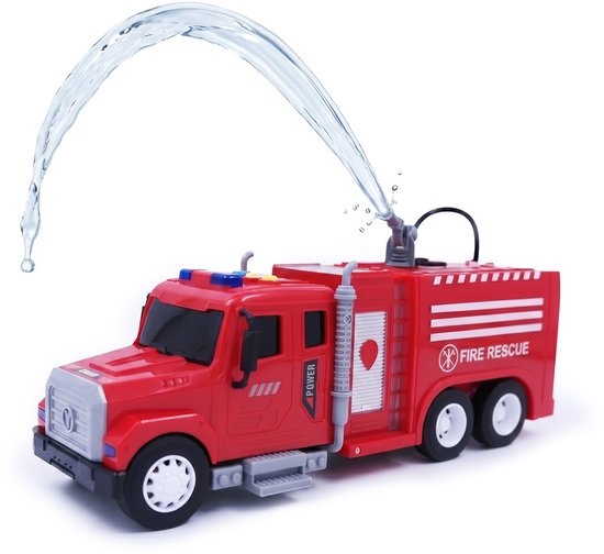 Rode brandweerwagen spuit water, "FIRE RESCUE" op de zijkant, met brandweerhoses en brandende huis op de achtergrond.