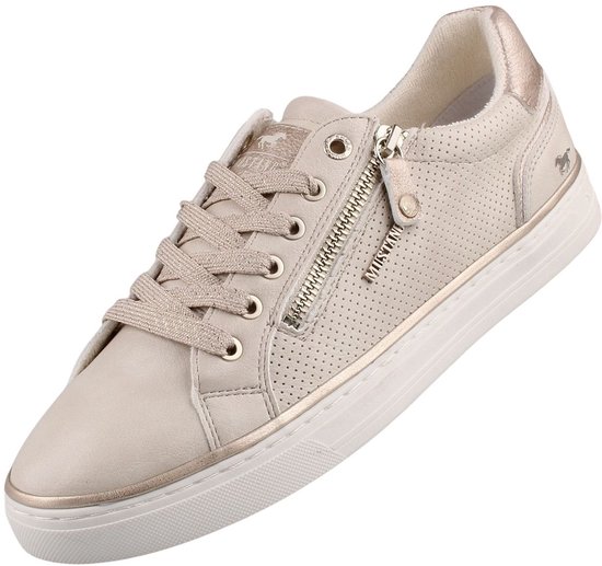 Crème/goudkleurige lederen Mustang sneaker, schuin aanzicht, met perforaties en rits.