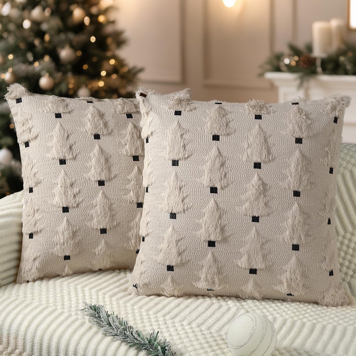 Kerst Kussenhoezen 40x40cm Set van 2 Zachte Pluche Neppels Voor Kerstboom Decoraties in Beige voor Winterse Feestdagen