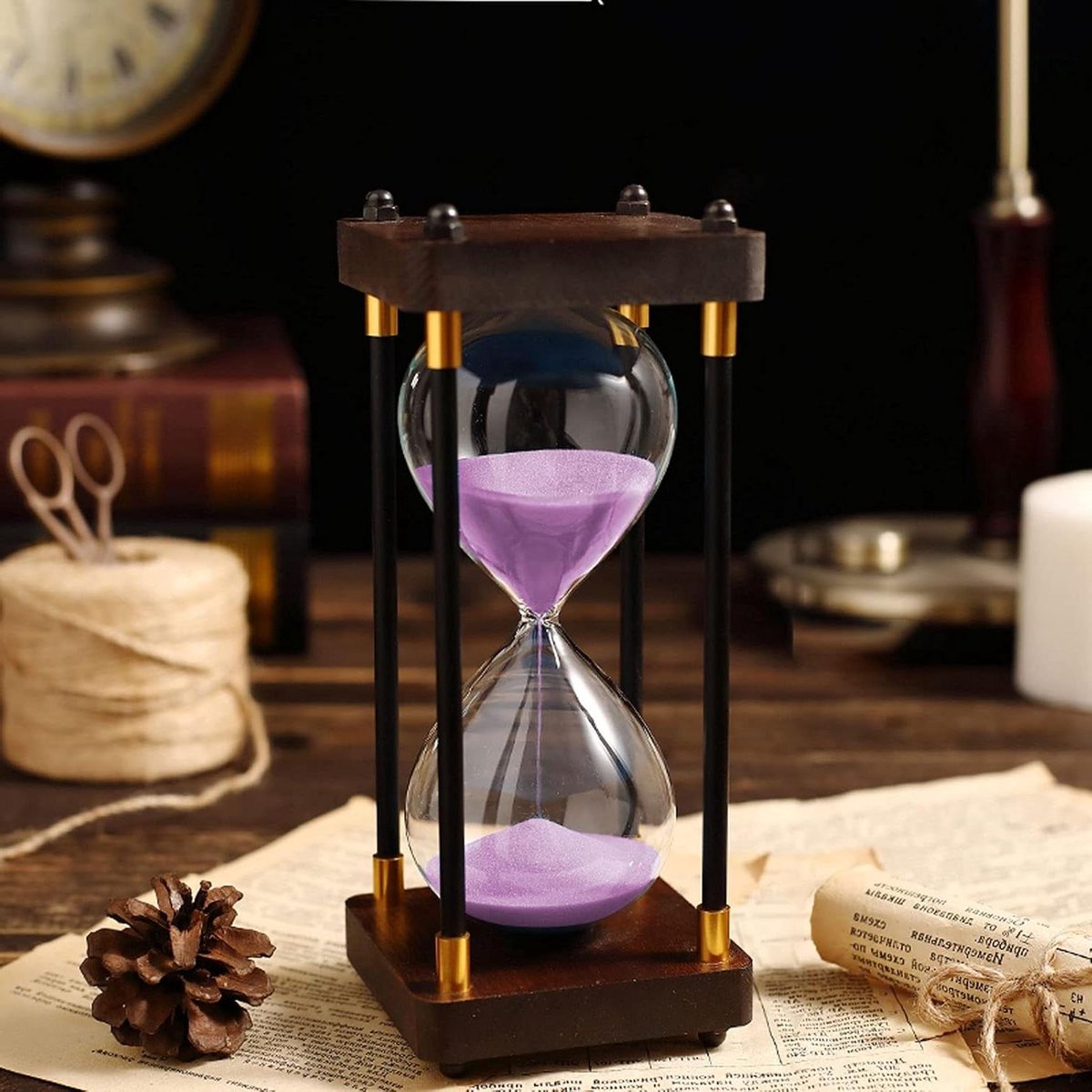 Grote Zandloper - Zandklok Timer - Koken en Spelletjes - Decoratief Houten Frame - 24 cm Hoog - Paars Zand
