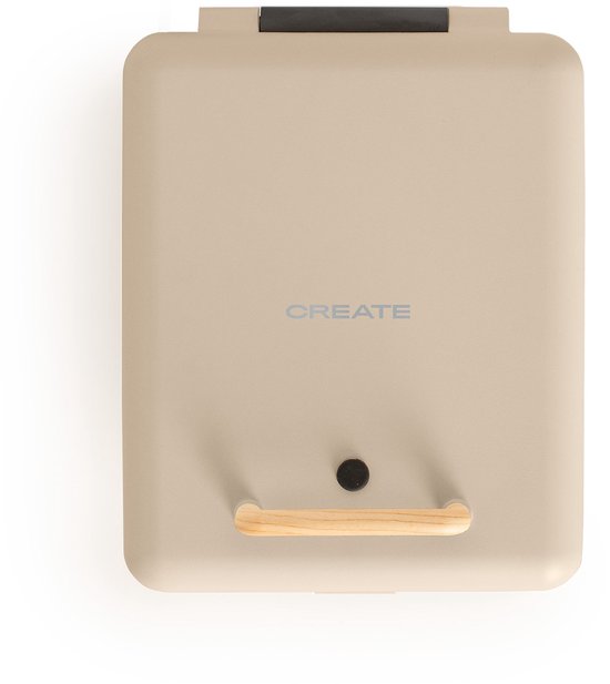 Bovenaanzicht van gesloten beige toastijzer met houten handvat.