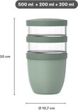 Afmetingen van een stapelbare groene Mepal lunchpot met drie compartimenten.