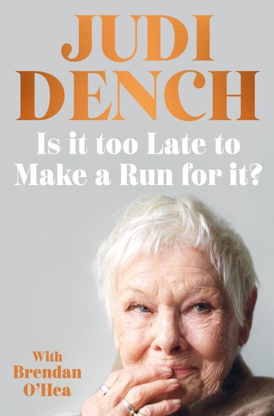 Boekcover met Judi Dench. Titel: Is het te laat om een run te maken? Met Brendan O'Hea.