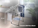 Zwart Classic 250 Flex droogrek in een kamer, met afmetingen: 151 cm lang, 94 cm hoog, 61 cm breed.
