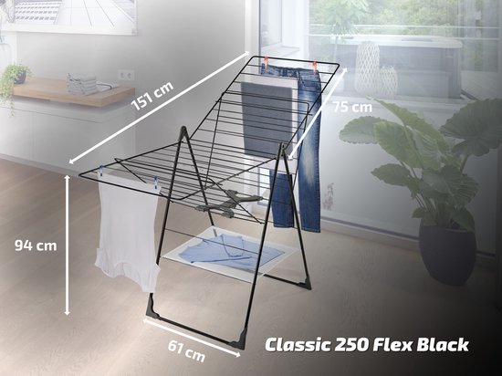 Zwart Classic 250 Flex droogrek in een kamer, met afmetingen: 151 cm lang, 94 cm hoog, 61 cm breed.