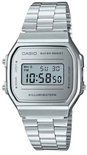 Zilverkleurig Casio horloge met rechthoekige wijzerplaat en metalen band. Toont 10:58 op zondag 30.