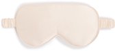 Beige zijden slaapmasker met een elastische band, op een witte achtergrond.