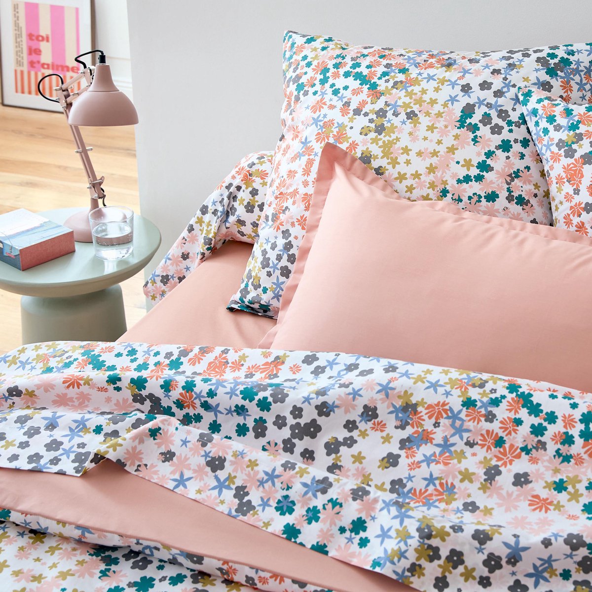 80 thread count katoenen perkal kussensloop met bloemmotief